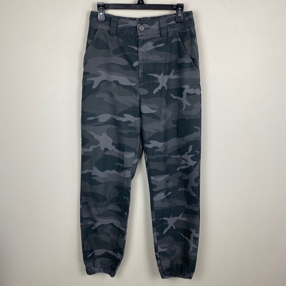 Aritzia TNA Gray Camo Jogger Pants - Size Medium